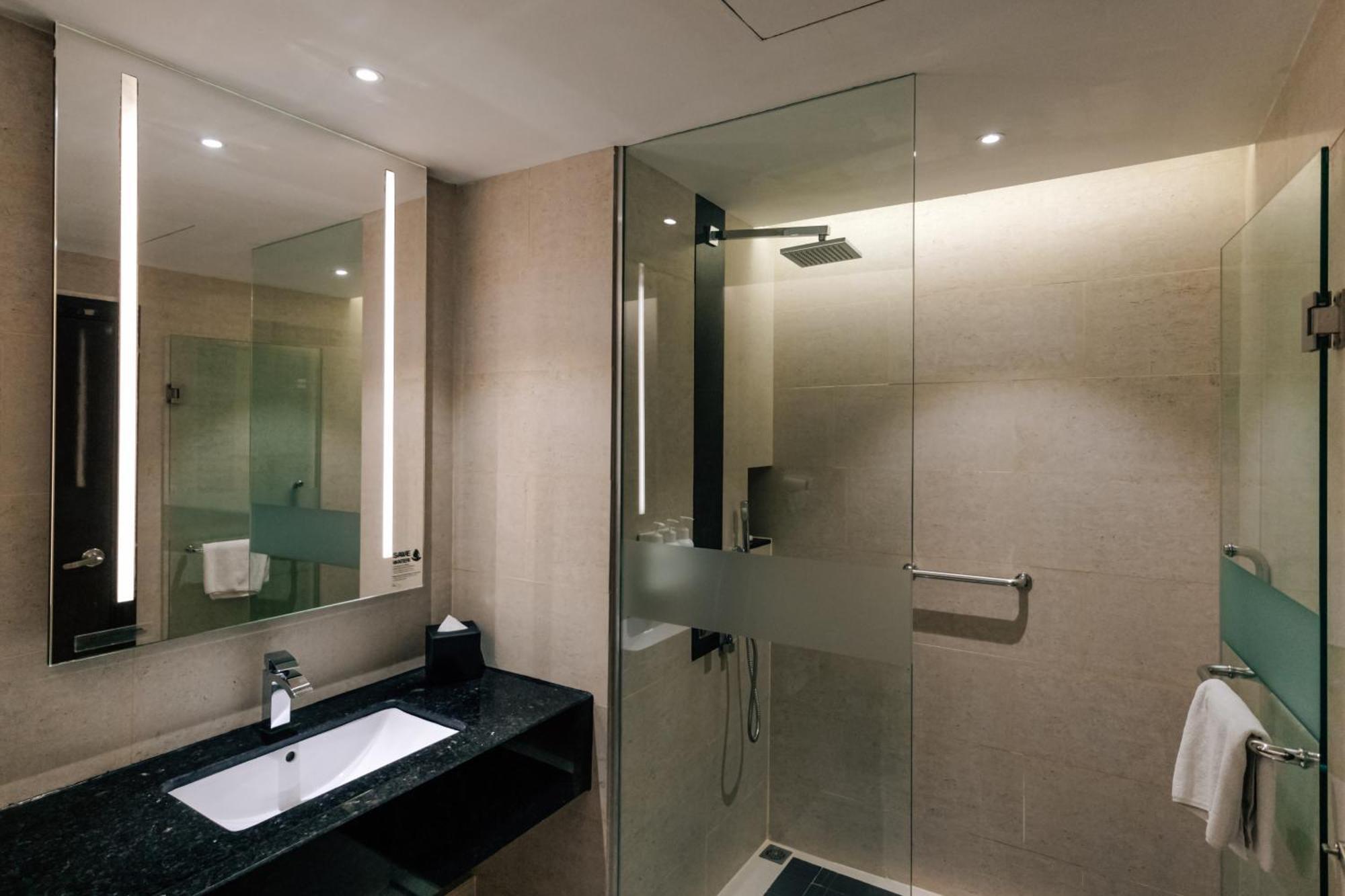 Swiss-Belhotel Harbour Bay Нагоя Екстериор снимка