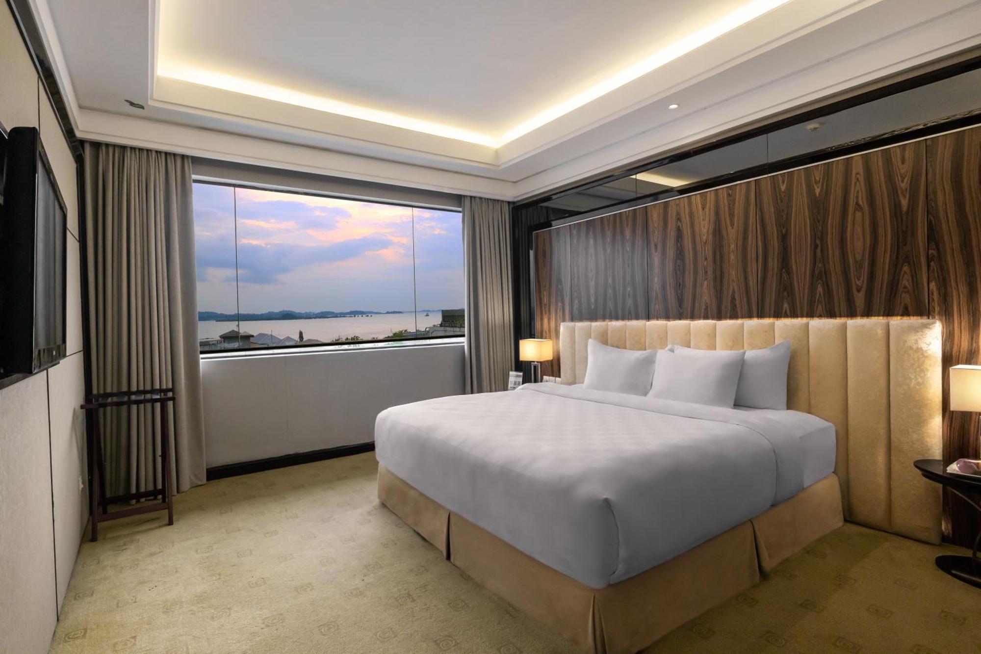 Swiss-Belhotel Harbour Bay Нагоя Екстериор снимка