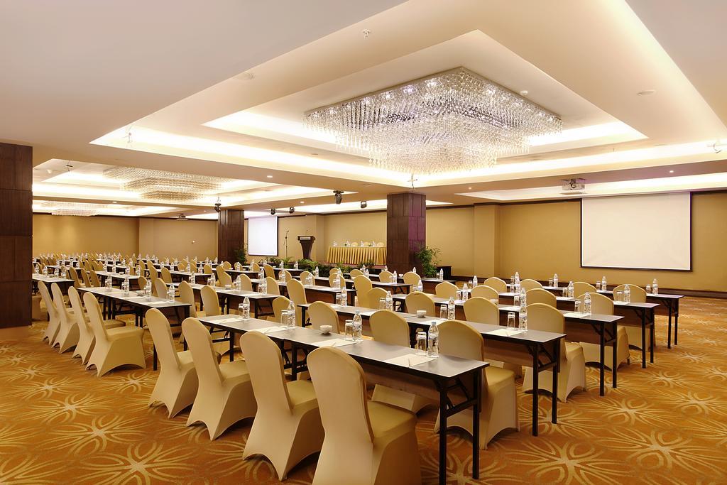 Swiss-Belhotel Harbour Bay Нагоя Екстериор снимка
